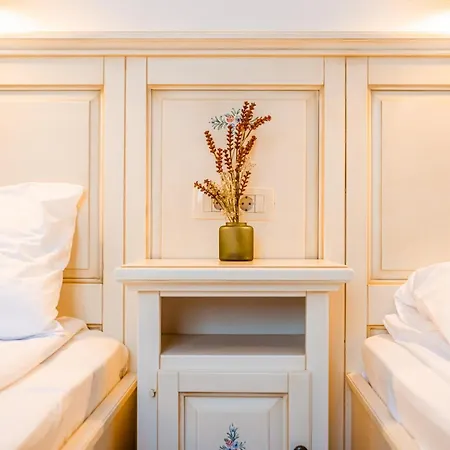 Casa Chitic - & Restaurant- Str Nicolae Balcescu 13 Hotel