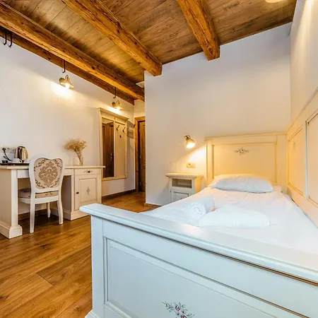 Casa Chitic - Str Nicolae Balcescu 13 3* Braşov