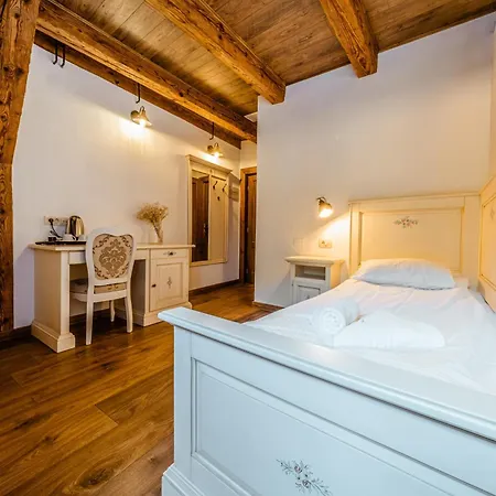 Casa Chitic - & Restaurant- Str Nicolae Balcescu 13 Hotel 3*