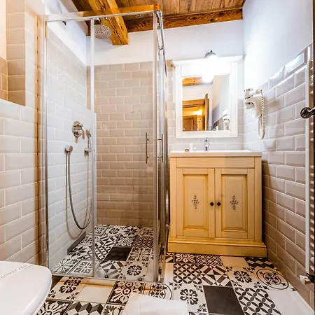 מלון Casa Chitic - Str Nicolae Balcescu 13 3*