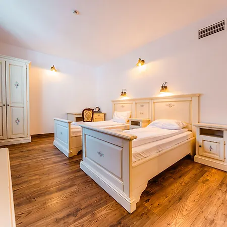 Hotel Casa Chitic - Str Nicolae Balcescu 13 3*