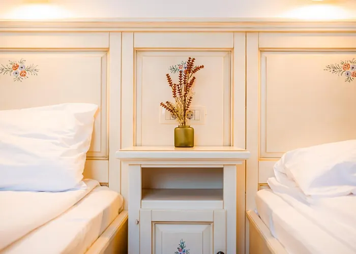 Casa Chitic - Str Nicolae Balcescu 13 Hotel