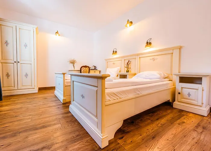 Hotel Casa Chitic - Str Nicolae Balcescu 13 3*