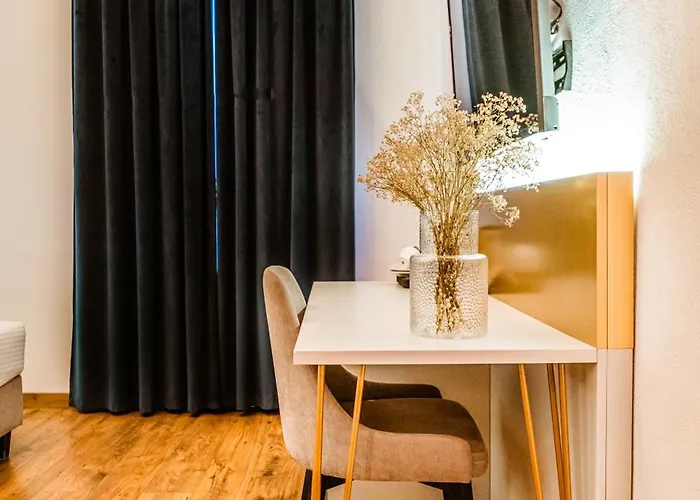 Casa Chitic - Str Nicolae Balcescu 13 Hotel 3*