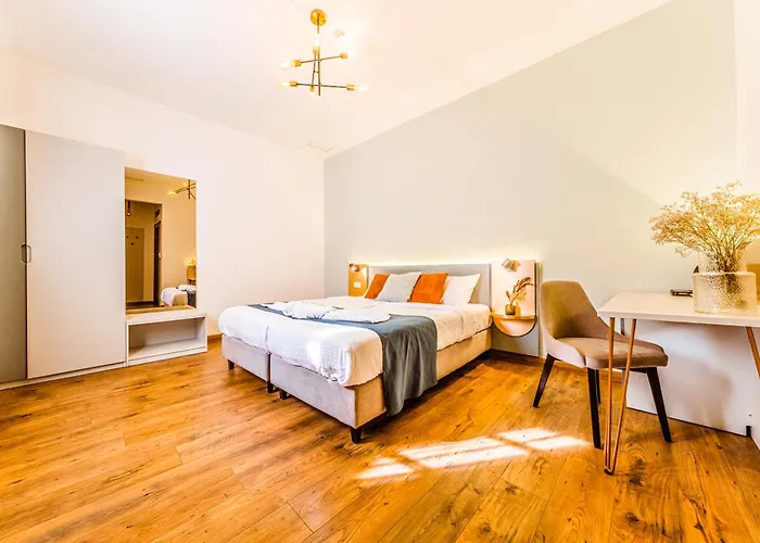 Hotel Casa Chitic - Str Nicolae Balcescu 13 3*