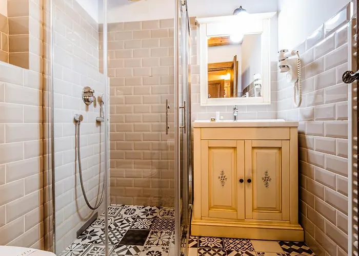 Hotel Casa Chitic - Str Nicolae Balcescu 13 3*